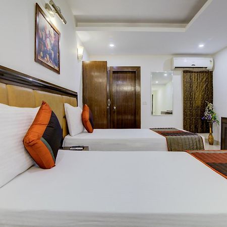 Airport La Sapphire Hotel & Restaurant Nuova Delhi Esterno foto