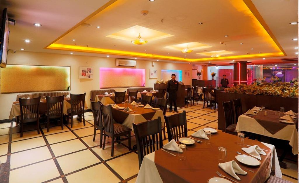 Airport La Sapphire Hotel & Restaurant Nuova Delhi Esterno foto