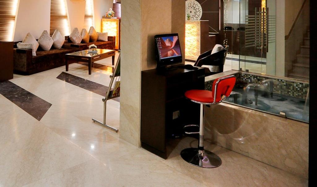 Airport La Sapphire Hotel & Restaurant Nuova Delhi Esterno foto