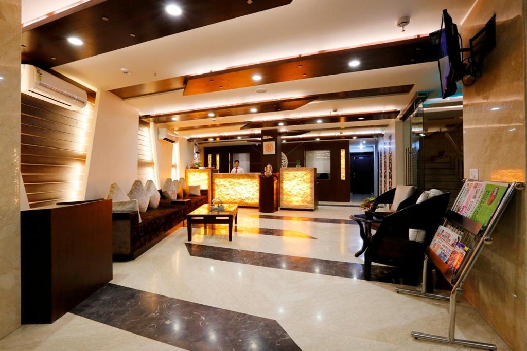 Airport La Sapphire Hotel & Restaurant Nuova Delhi Esterno foto
