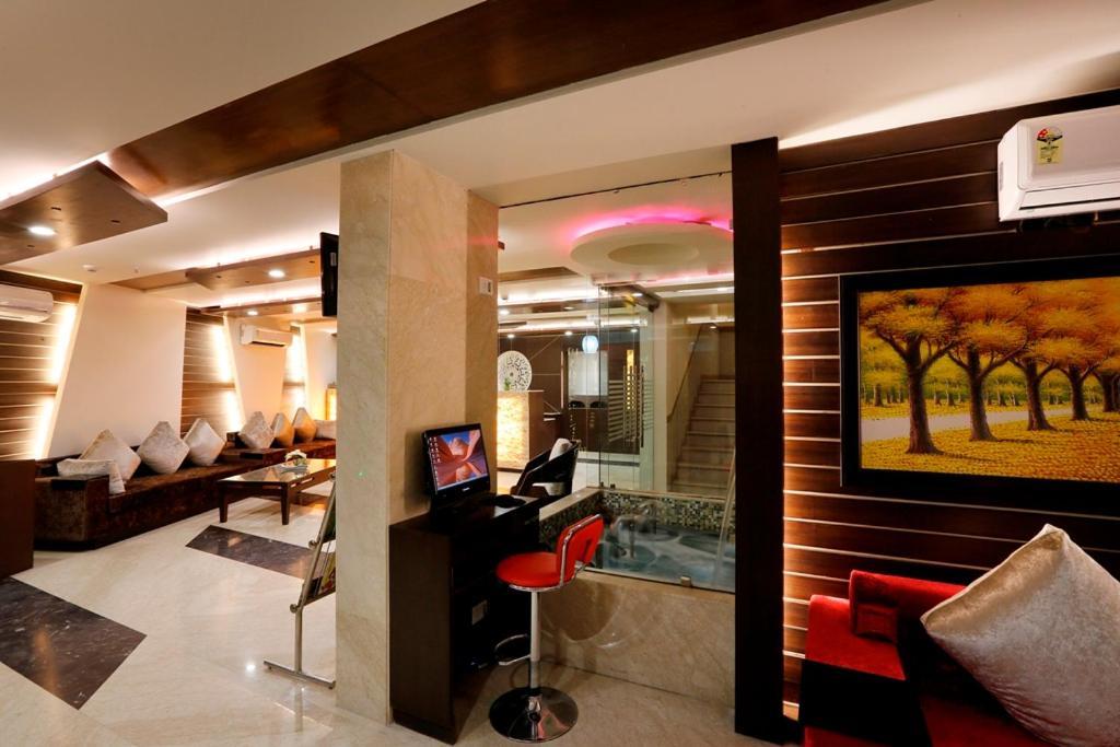 Airport La Sapphire Hotel & Restaurant Nuova Delhi Esterno foto