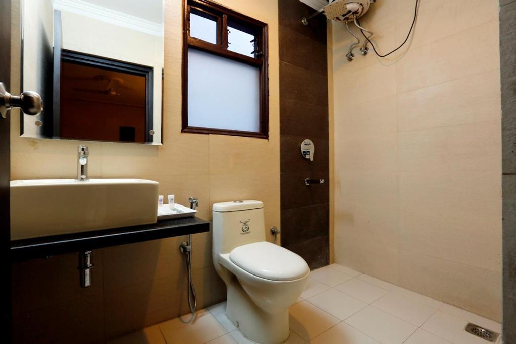 Airport La Sapphire Hotel & Restaurant Nuova Delhi Esterno foto