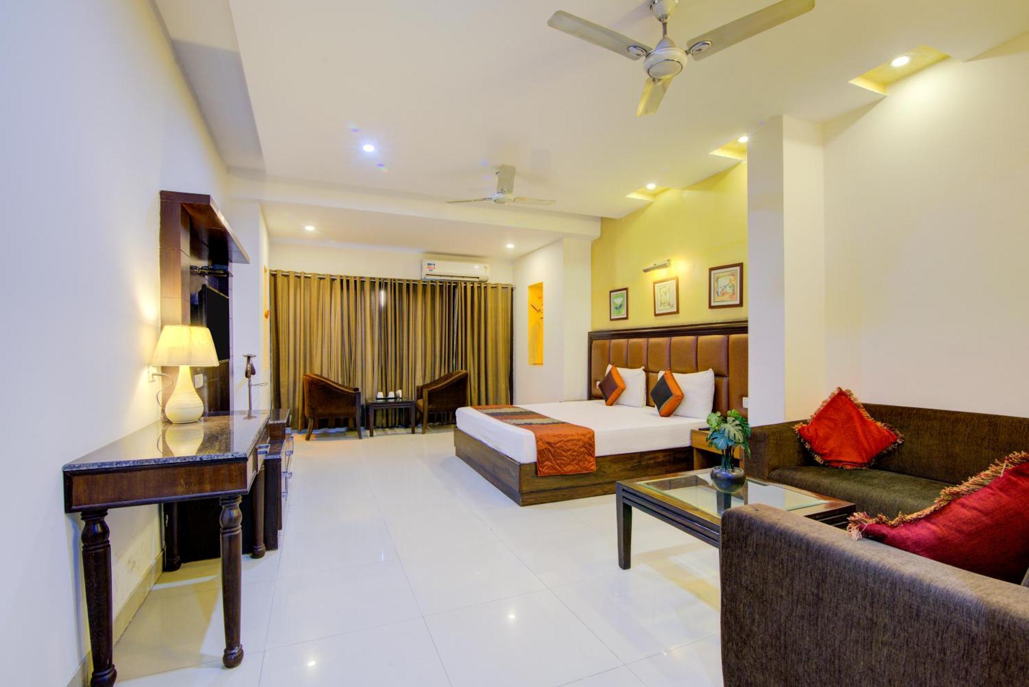 Airport La Sapphire Hotel & Restaurant Nuova Delhi Esterno foto