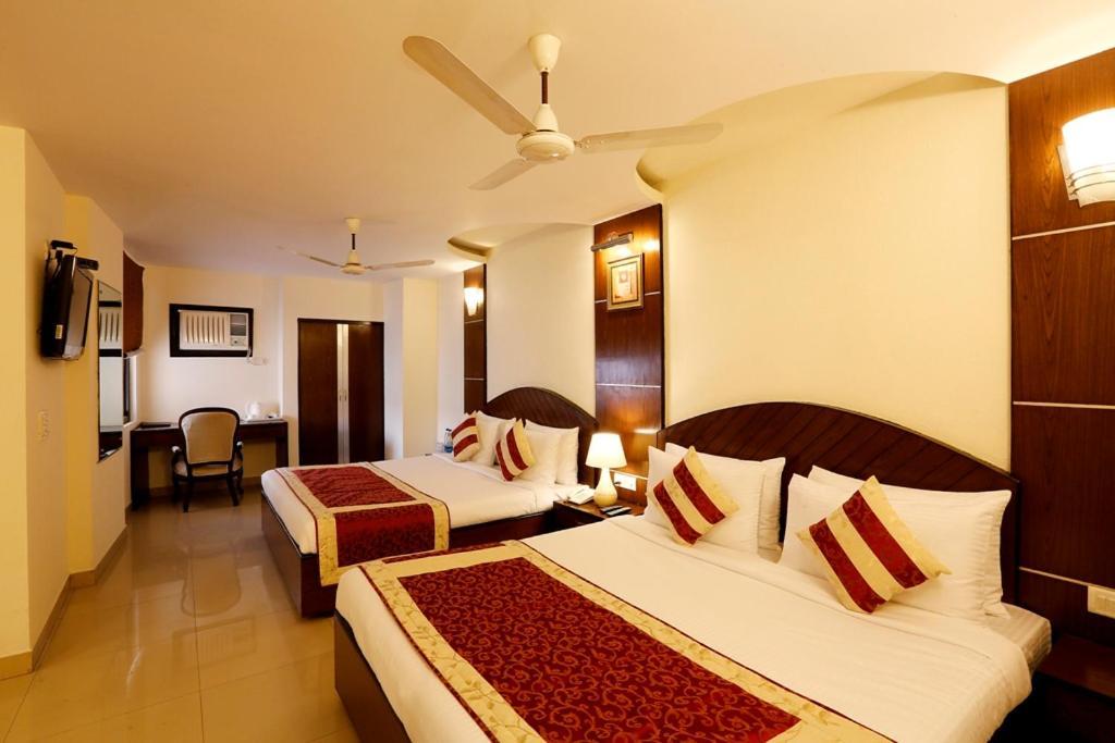 Airport La Sapphire Hotel & Restaurant Nuova Delhi Esterno foto