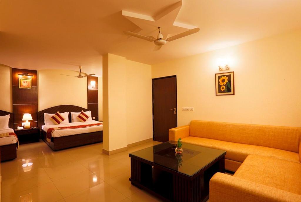 Airport La Sapphire Hotel & Restaurant Nuova Delhi Esterno foto