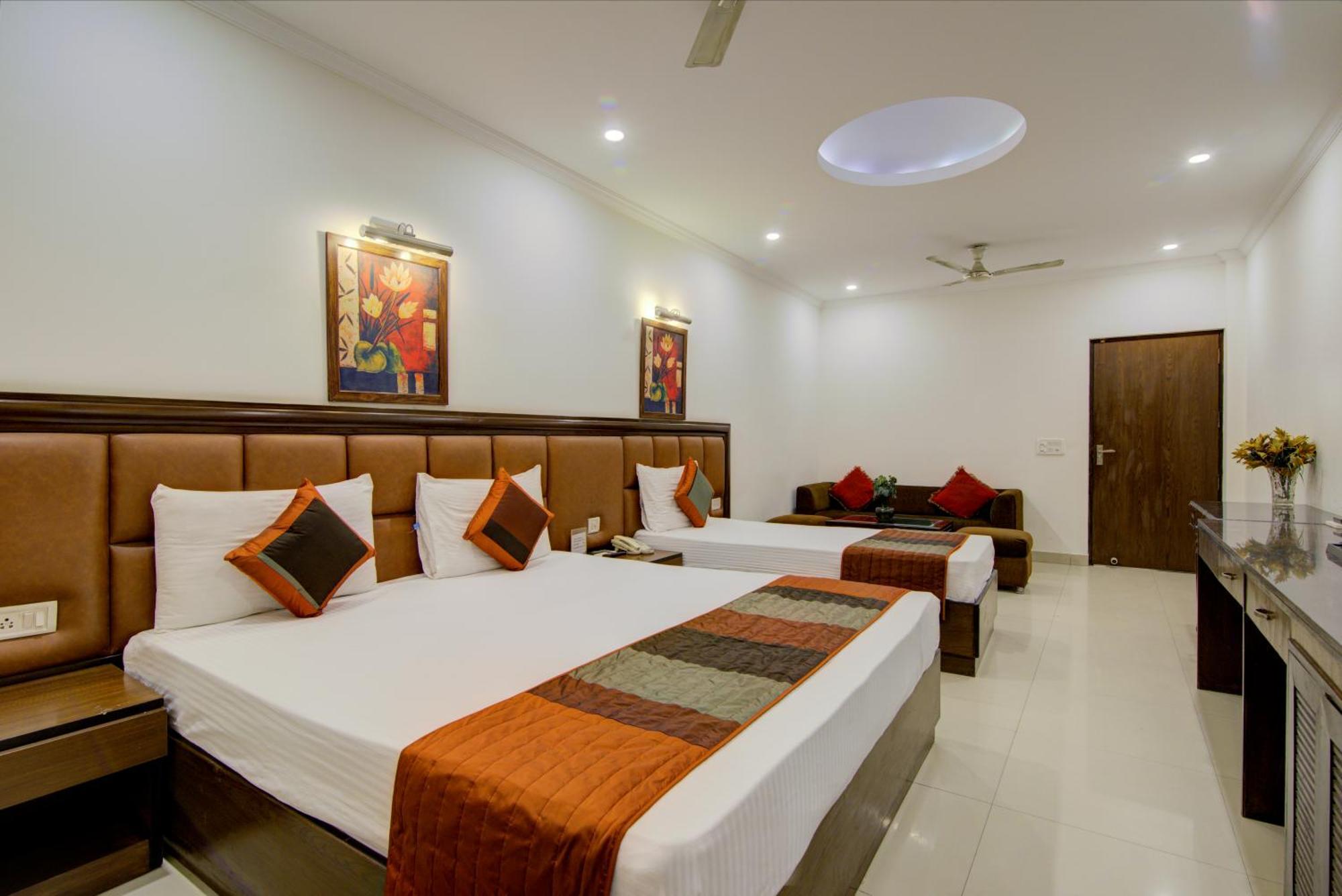 Airport La Sapphire Hotel & Restaurant Nuova Delhi Esterno foto