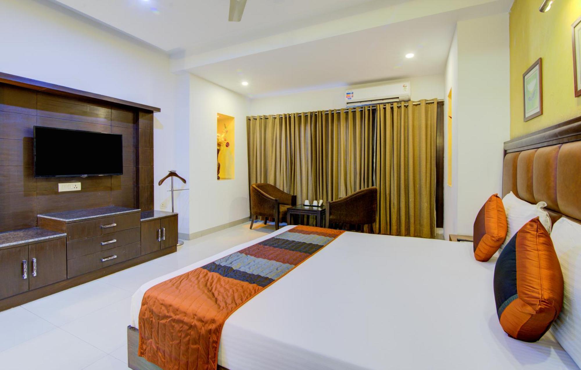 Airport La Sapphire Hotel & Restaurant Nuova Delhi Esterno foto